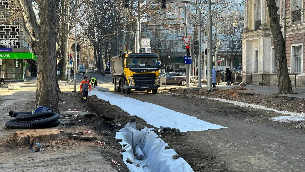 Для защиты брусчатки в центре столицы ведутся работы по "консервации"