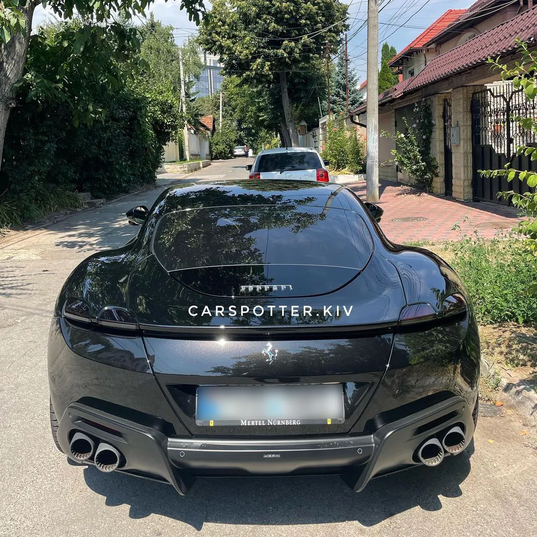 В Кишиневе заметили люксовый спорткар Ferrari Roma
