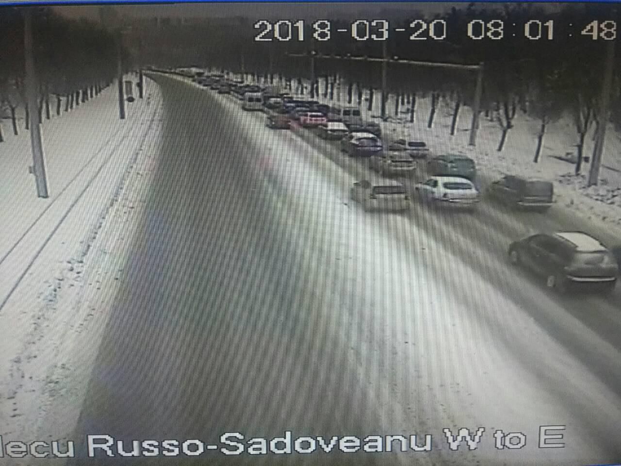 InfoTrafic сообщает о гололеде на улицах Кишинева и о пробках в городе