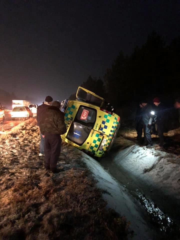 В Бачое перевернулся автомобиль скорой помощи