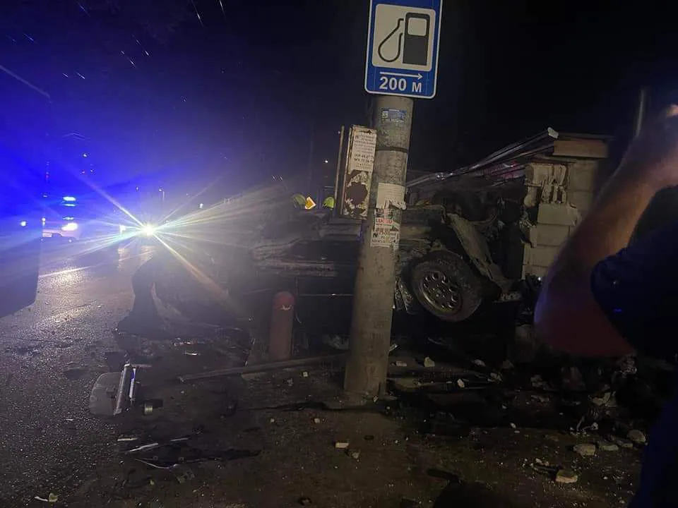 На Мунчештах автомобиль врезался в столб