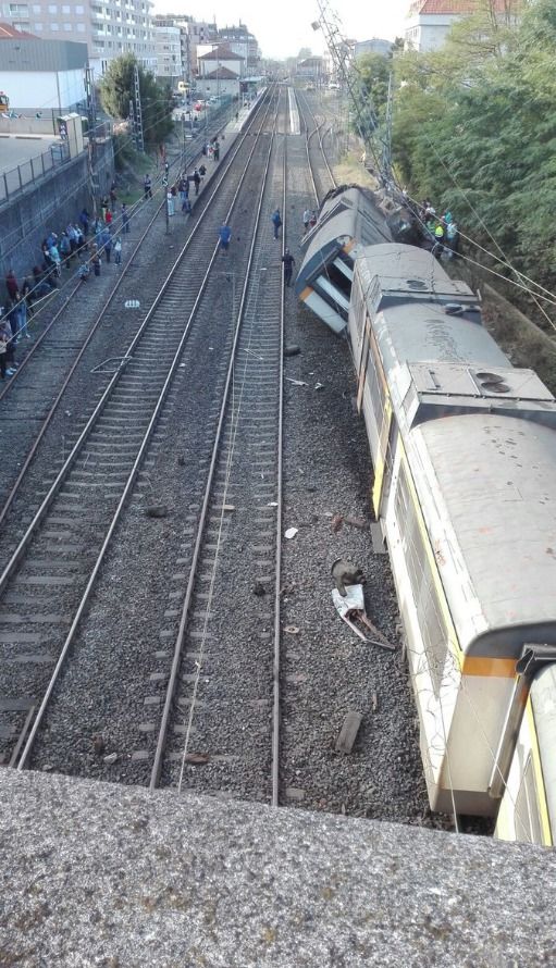 Un tren a deraiat în Spania, sunt victime