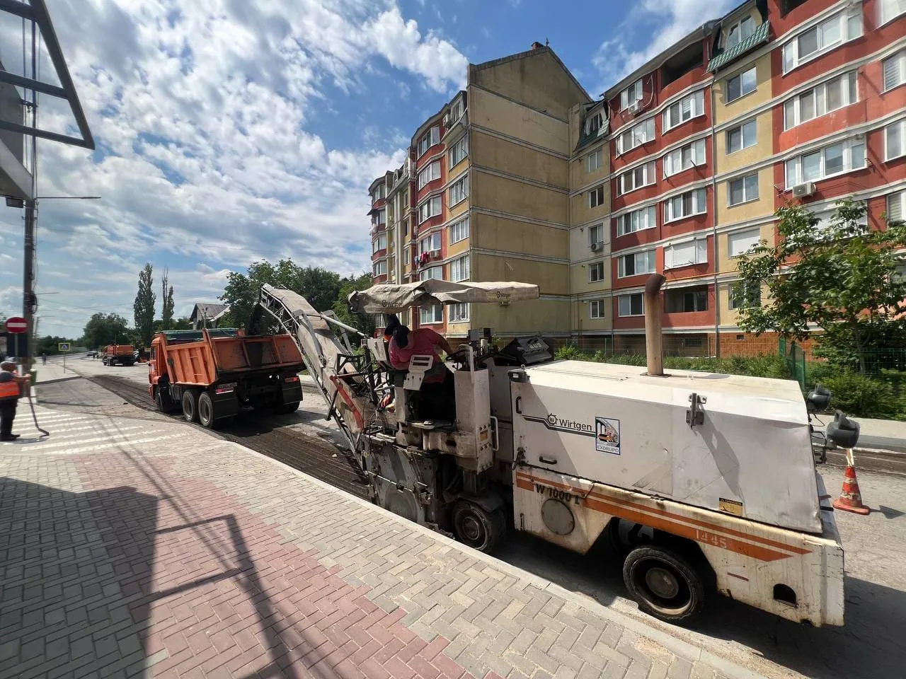 В пригородах столицы начался масштабный ремонт главных улиц