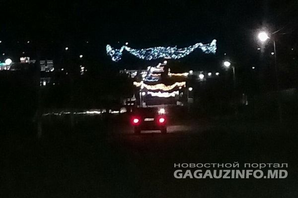 В Авдарме уже зажгли праздничные огни и поставили новогоднюю елку