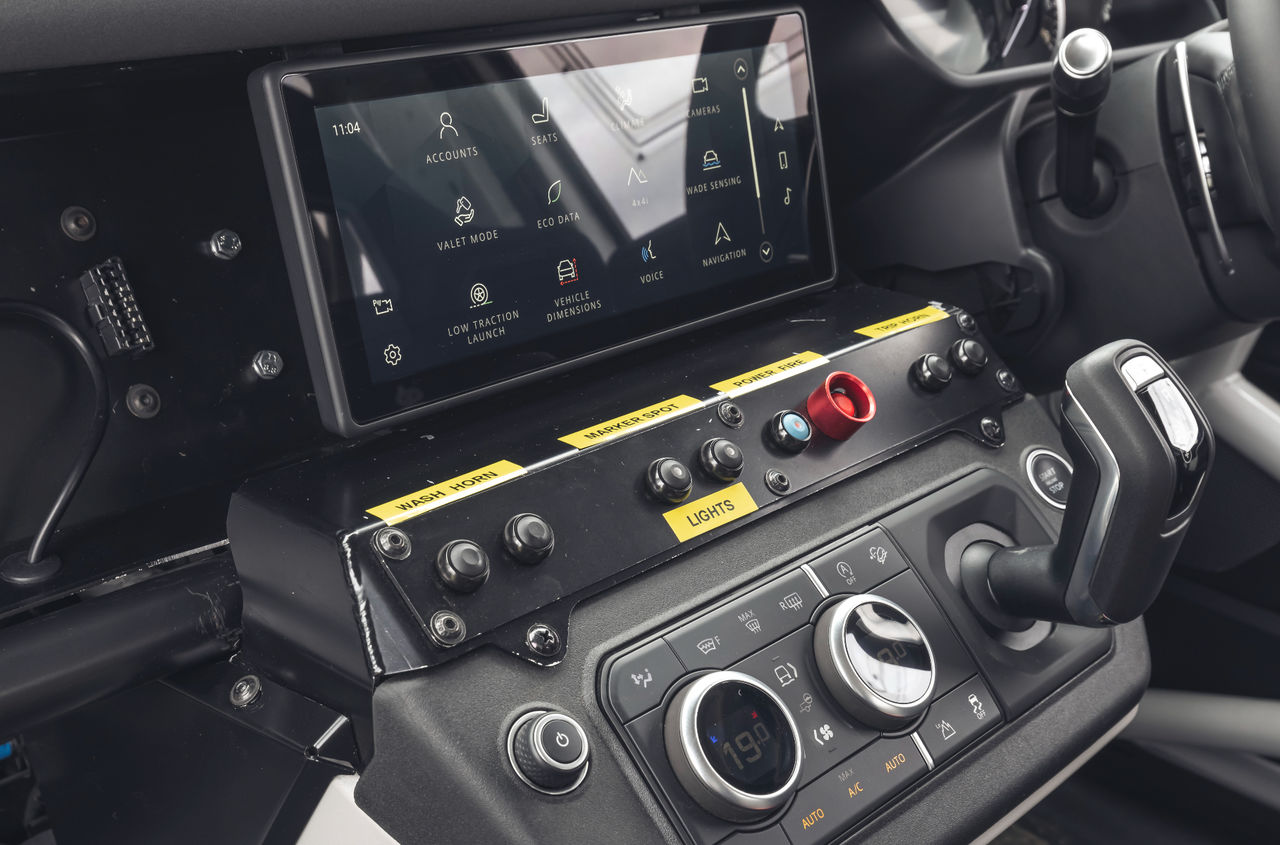 Новый Land Rover Defender обзавелся раллийной версией