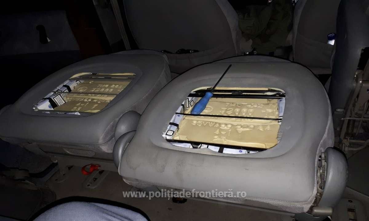 Двое граждан РМ пытались ввезти в Румынию контрабандой более 800 пачек сигарет