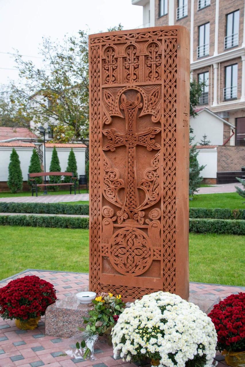 В Кишиневе открыли памятник Хачкар