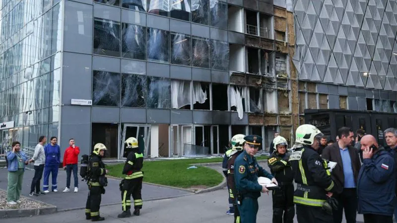 Два беспилотника повредили здания в деловом центре «Москва-Сити»