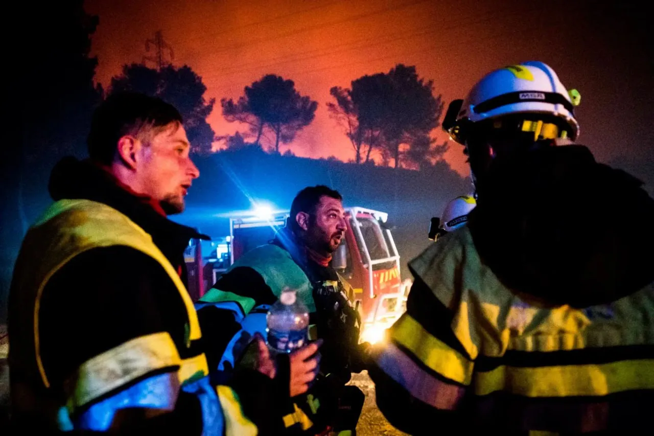 Incendiu de proporții în sudul Franței: Moldovenii care se află în zonă, îndemnați la prudență