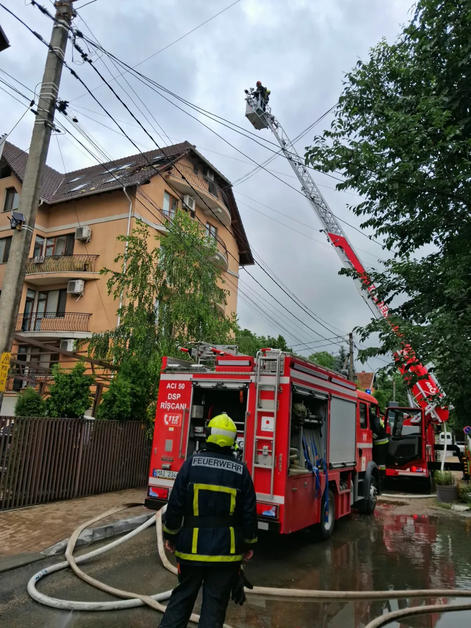 В Кишиневе возник пожар, вызванный молнией: эвакуированы 15 человек, включая детей