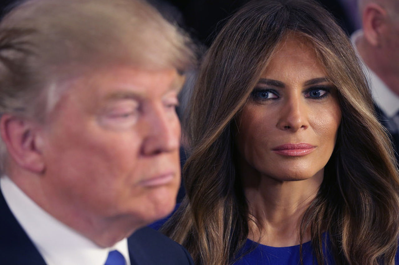 Дональд Трамп подогрел слухи о разводе сухим поздравлением жены