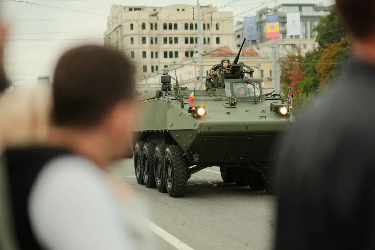 Более 7 тысяч зрителей наблюдали за военным парадом в центре Кишинева