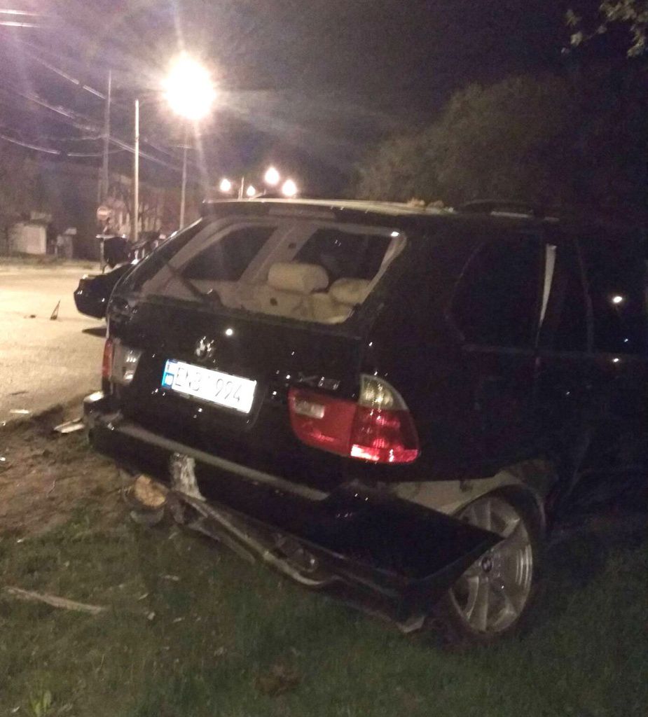 Ночью в Кишиневе произошла авария с участием двух BMW
