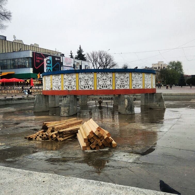 В Бельцах начали ремонтировать фонтан