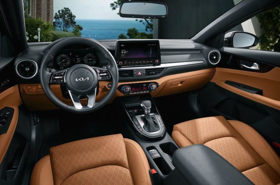 Kia рассекретила внешность обновленного Cerato