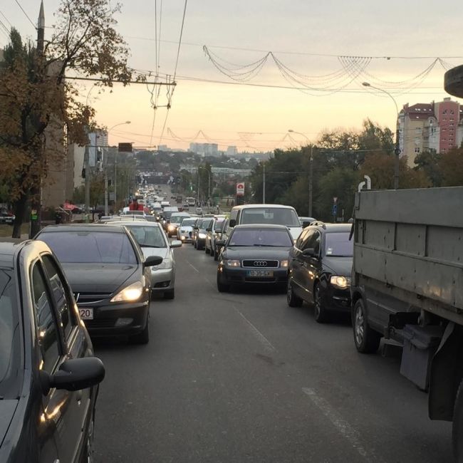 Кишинев встал в километровых пробках