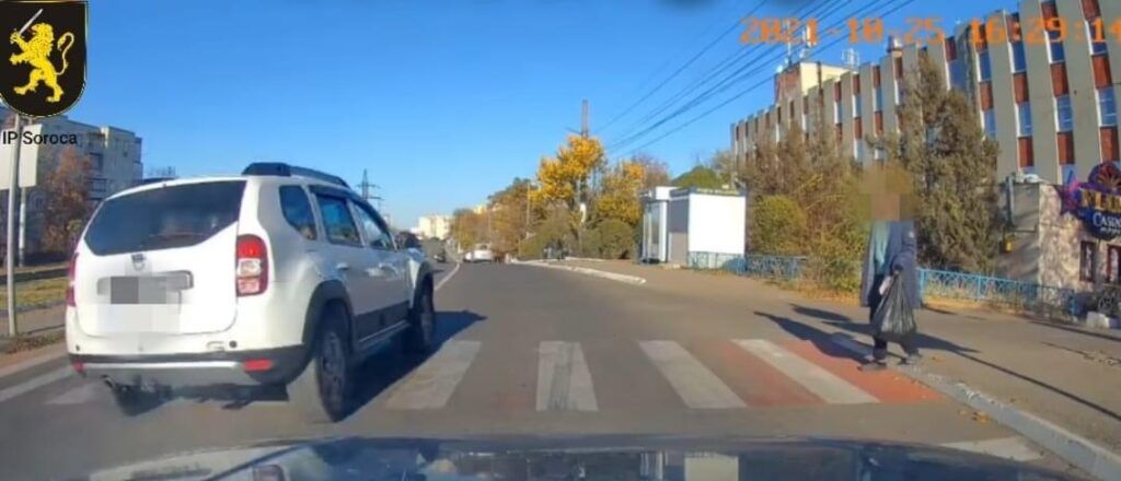 В Сороках полиция нашла и оштрафовала водителя, который не пропустил на "зебре" пешехода