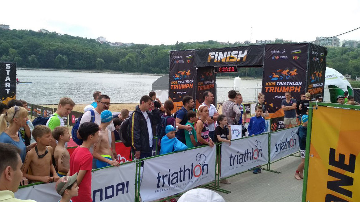 Впервые в Молдове прошел детский чемпионат по триатлону Kids Triathlon Triumph