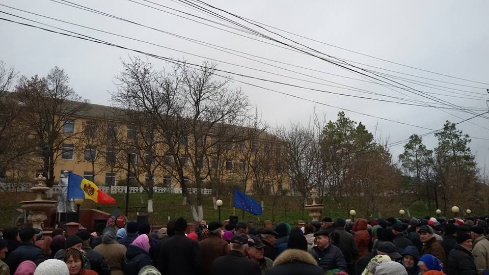 Протест в Пухой: Местные жители требуют открытия регулярных рейсов в столицу