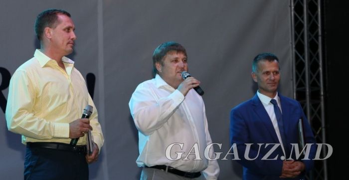 Ренато Усатый подарил Комрату к Дню города автогрейдер Volvo