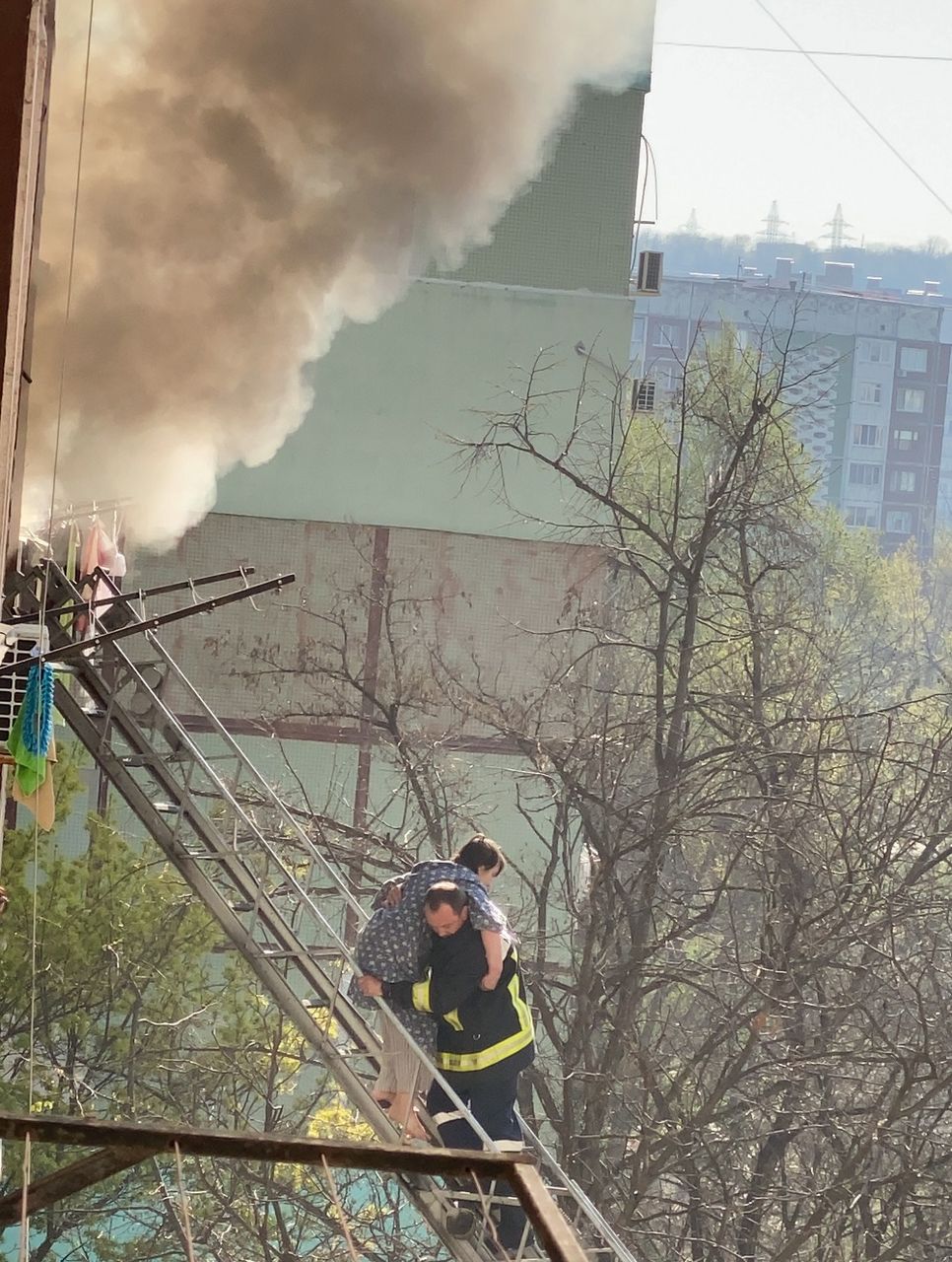 Эвакуированная при пожаре на Рышкановке женщина доставлена в больницу