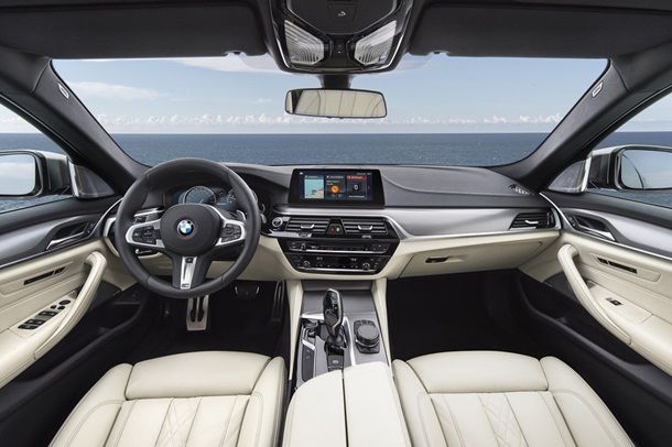 BMW представила мощную обновленную "пятерку"