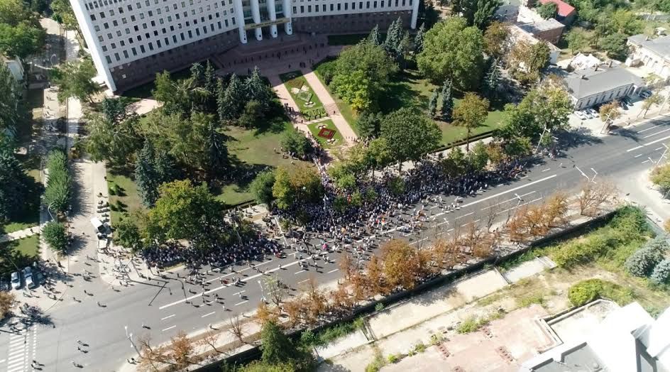 NewsMaker отмечает, что протестующих в этот раз меньше, чем на предыдущей акции протеста