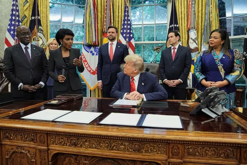 O jurnalistă din Biroul Oval l-a uimit pe Donald Trump: Ești frumoasă