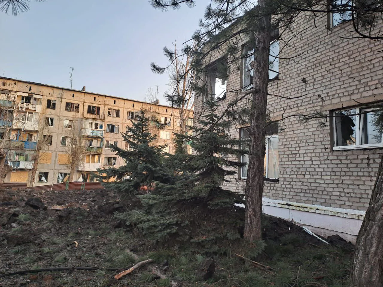 При обстреле Краматорска ракета упала вблизи детского сада
