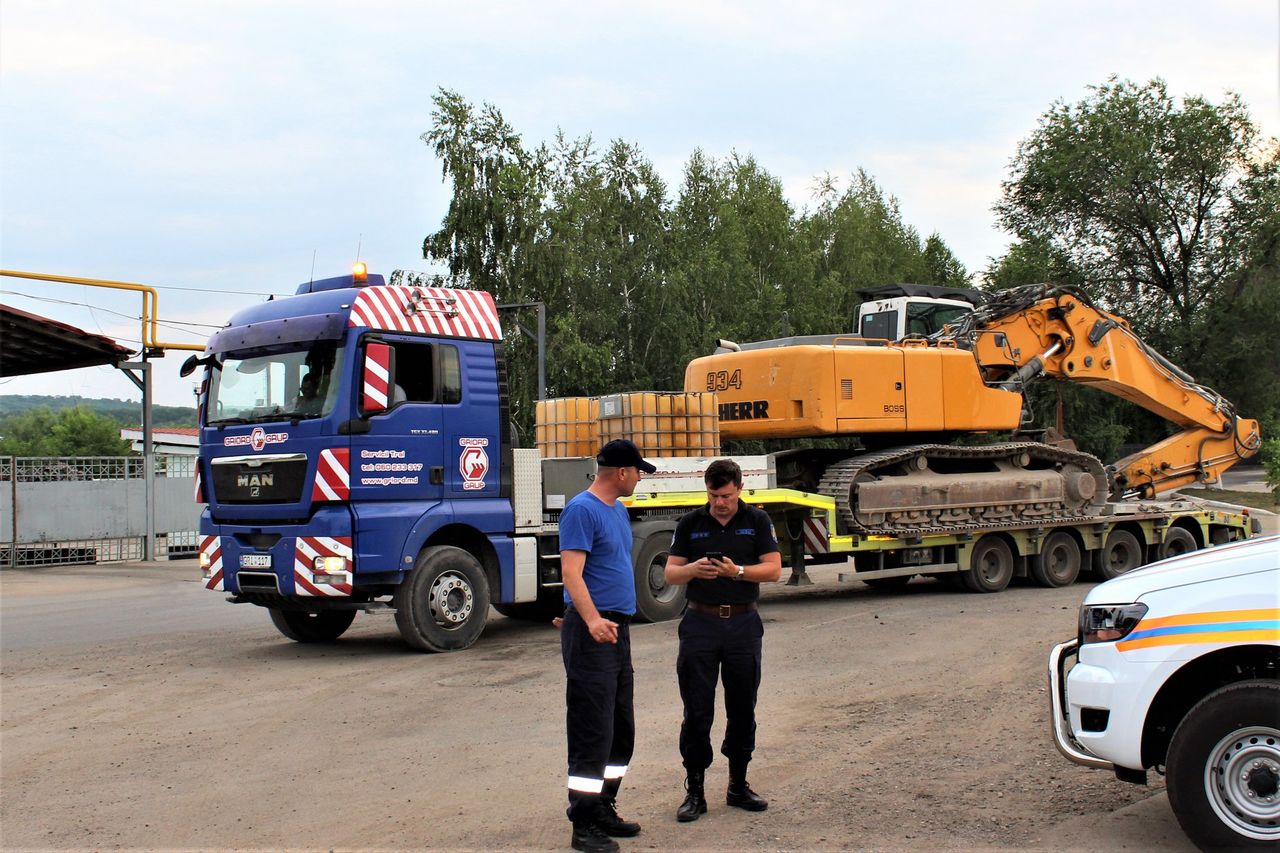 В Атаки доставлена спецтехника для сноса аварийного дома