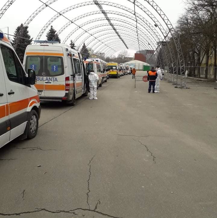 В столице выстроилась очередь из машин скорой помощи с пациентами