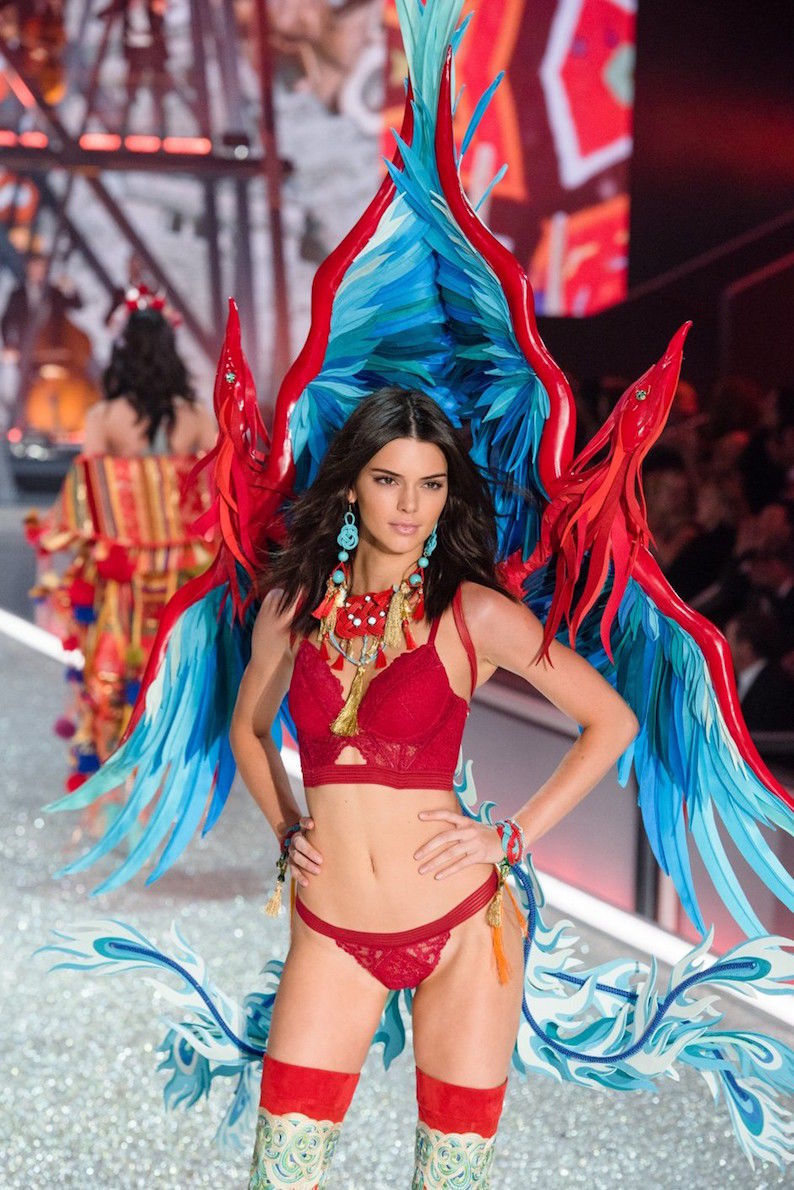 В Париже прошло ежегодное шоу Victoria's Secret