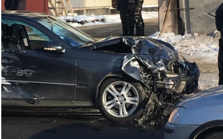 Accident grav la Botanica: Un Mercedes și o Kia, făcute zob