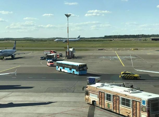 В аэропорту Хельсинки загорелся самолет с пассажирами