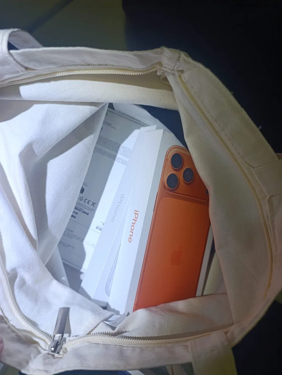 O femeie din Ucraina a încercat să scoată ilegal din R. Moldova 22 de iPhone-uri noi