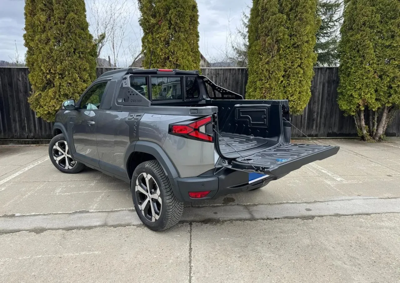 В продажу поступили оригинальные пикапы Duster с расходом 5,5 л на 100 км