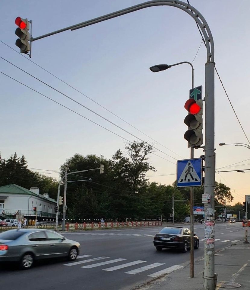Некоторые указатели с зелеными стрелками на светофорах будут удалены