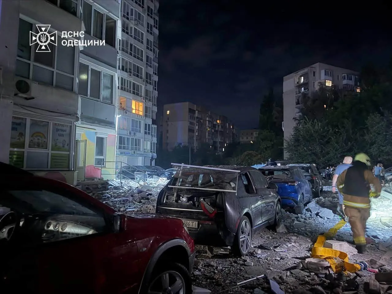 Россия ударила по Одессе: повреждены 24-этажный дом и два учебных заведения
