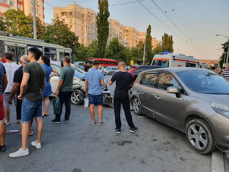 На Чеканах произошла массовая авария