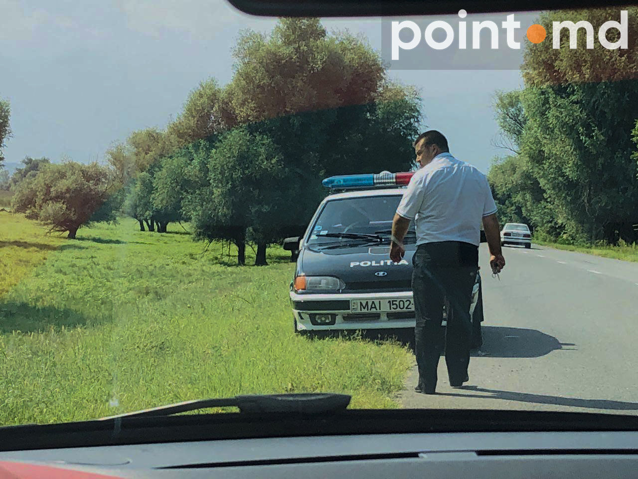 Вблизи Новых Анен легковой автомобиль слетел с трассы