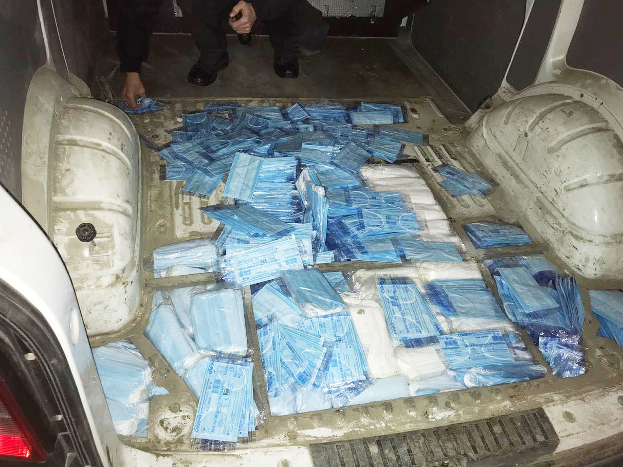 Украинец пытался провезти в Польшу десять тысяч медицинских масок