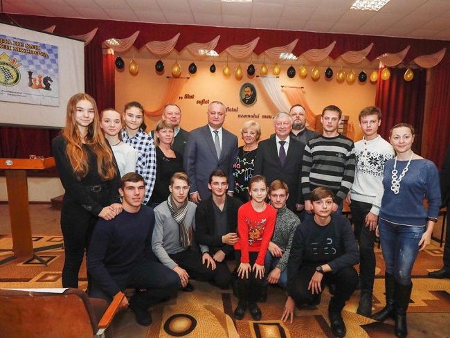Додон и Карпов открыли Чемпионат Молдовы по шахматам в Бельцах