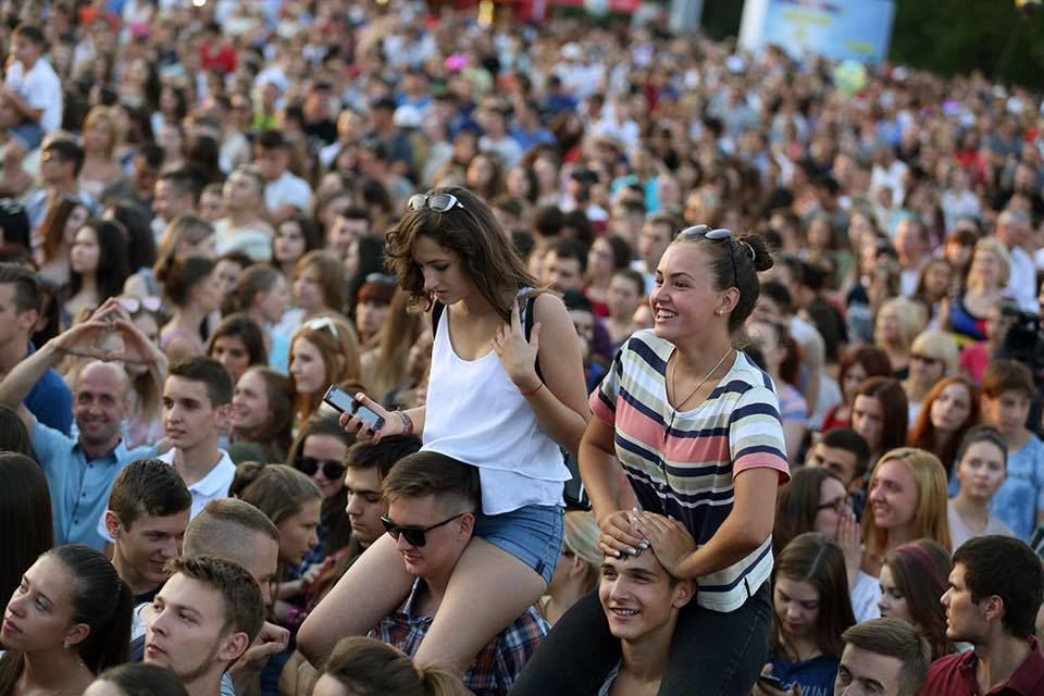 Десятки тысяч человек приняли участие в организованном под эгидой президента концерте