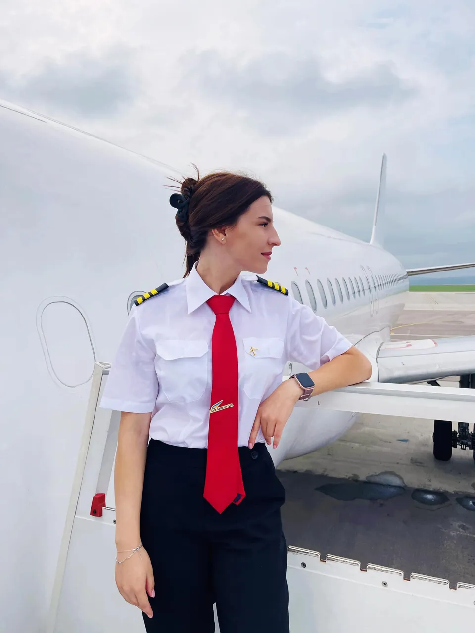 Первой женщине-пилоту в Молдове 23 года: она 2 месяца работает по профессии