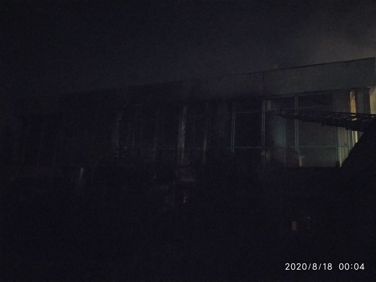 Пожарные потушили пожар, вспыхнувший в двухэтажном здании в Ставченах