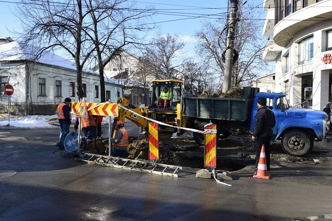 Мэрия о дыре на дороге: Ответственность несут Apa-Canal и Termoelectrica