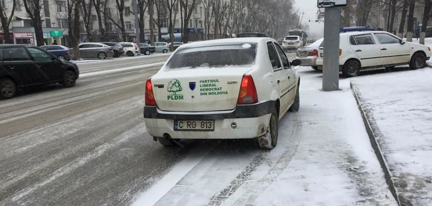 Автомобиль ЛДПМ запечатлели за нарушением ПДД в Кишиневе