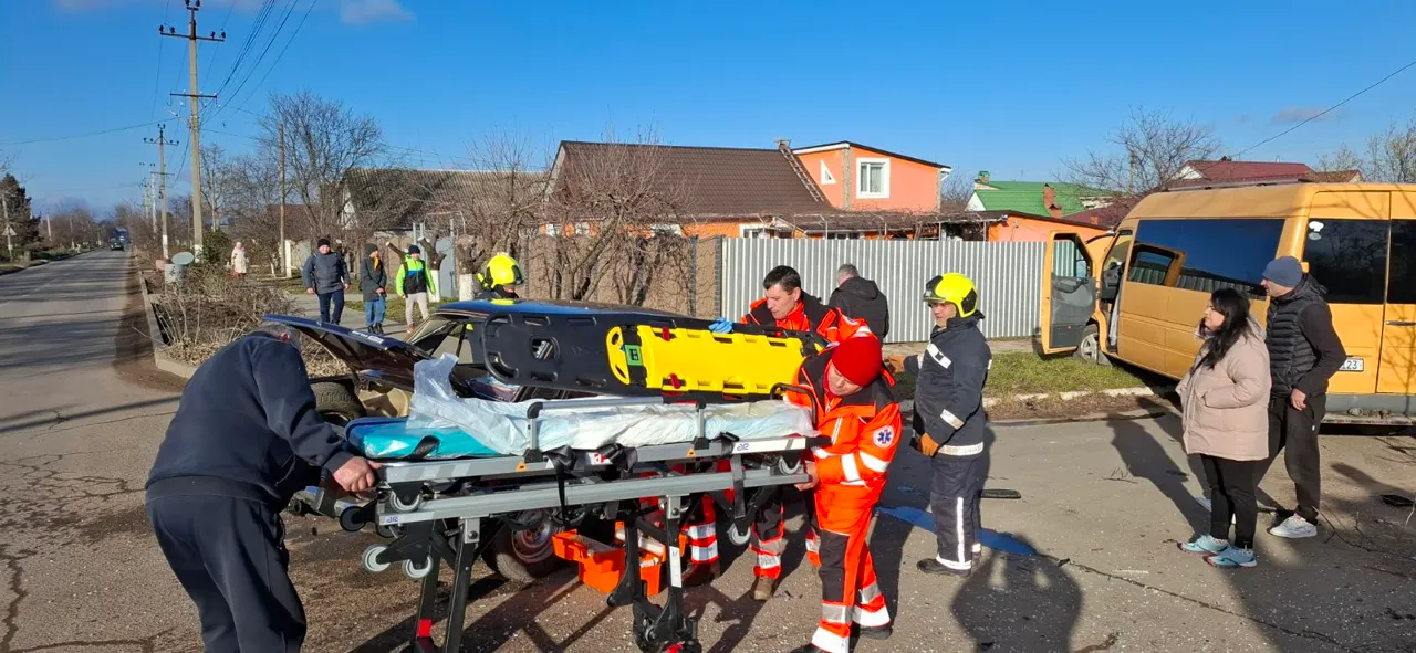 Accident grav la Ștefan Vodă: Salvatorii au intervenit la descarcerarea unei femei