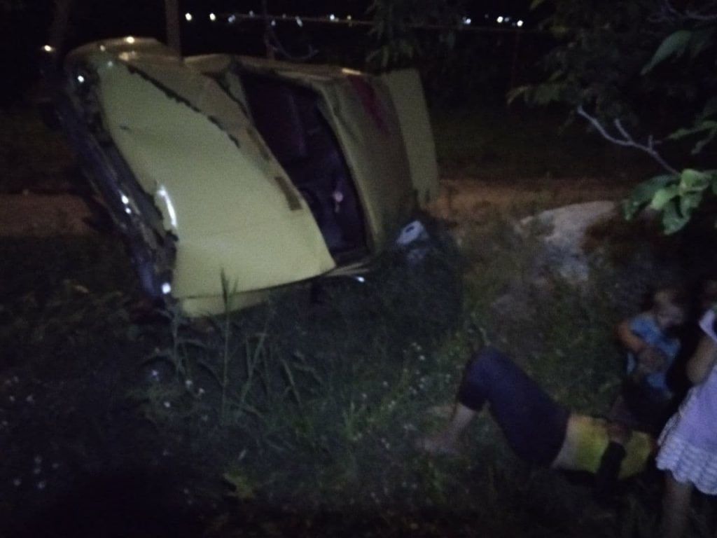 В Дубоссарском районе автомобиль врезался в дерево
