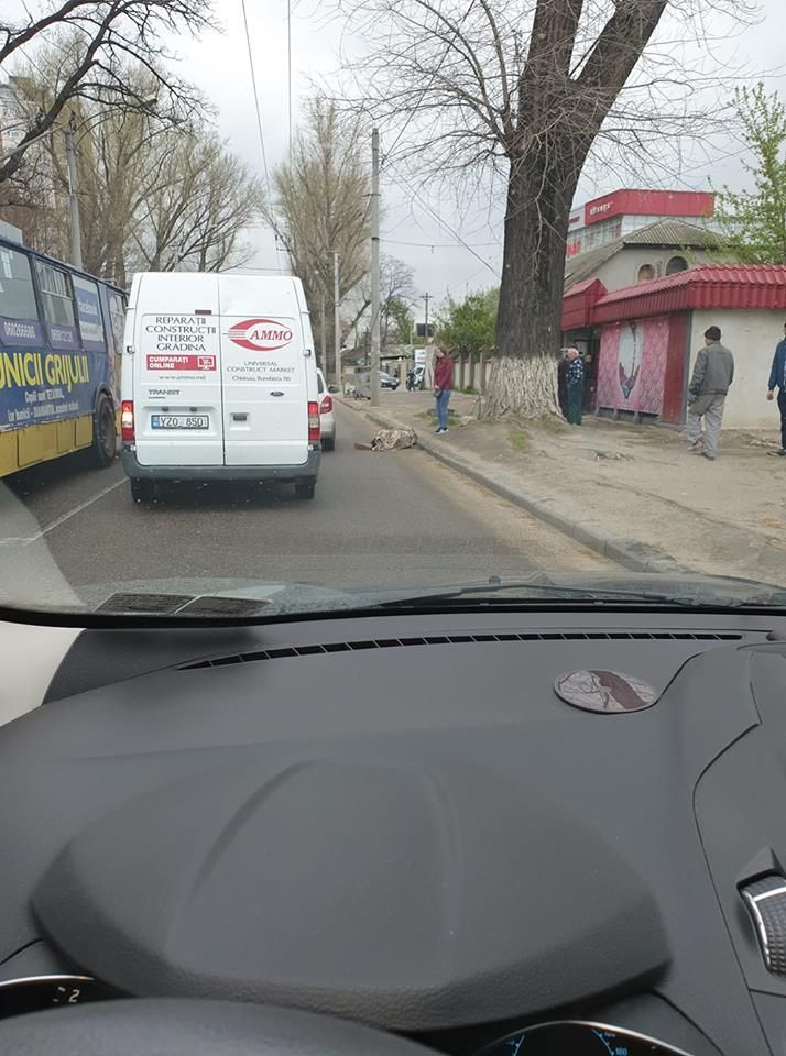 В Кишиневе автомобиль сбил ребенка, переходящего дорогу в неположенном месте